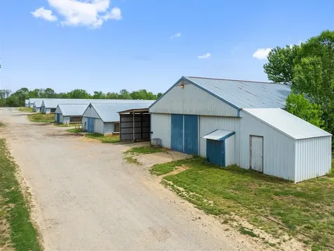 7540 W Ky-136 Calhoun KY 42327