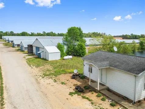 7540 W Ky-136 Calhoun KY 42327