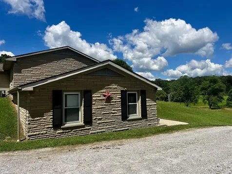 6236 State Route 176 Drakesboro KY 42337