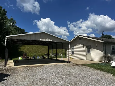 6236 State Route 176 Drakesboro KY 42337