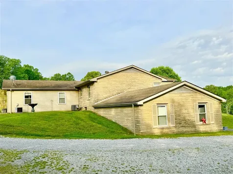 6236 State Route 176 Drakesboro KY 42337