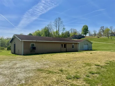 6236 State Route 176 Drakesboro KY 42337