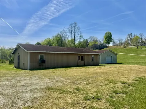 6236 State Route 176 Drakesboro KY 42337