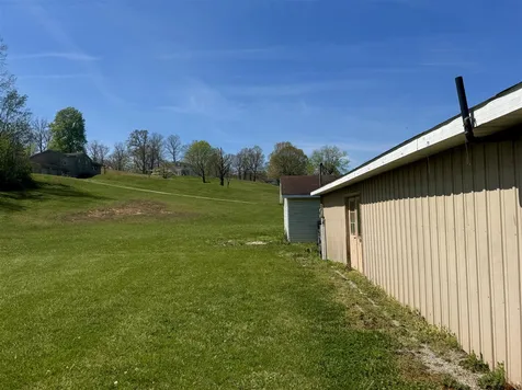 6236 State Route 176 Drakesboro KY 42337