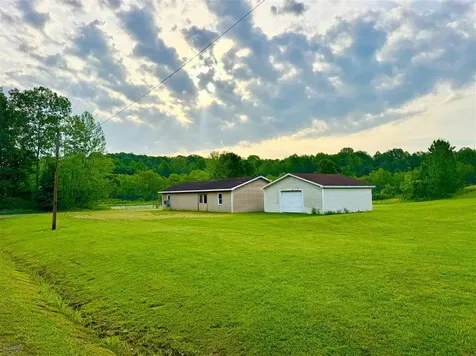 6236 State Route 176 Drakesboro KY 42337