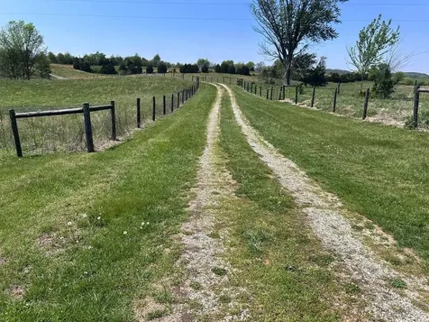 3230 Rex Road Hardyville KY 42746
