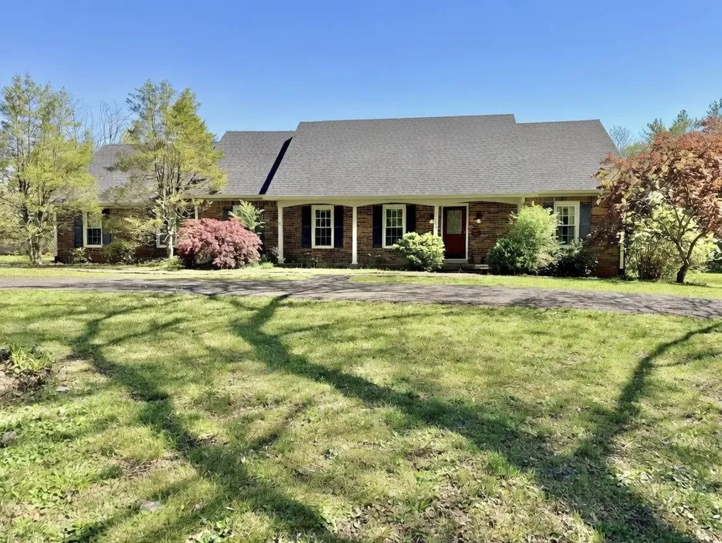 518 Drakesborough Drive Bowling Green KY 42103