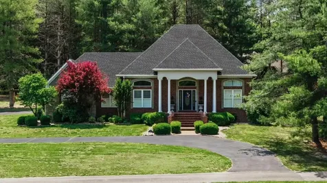 11 Whispering Pine Lane Scottsville KY 42164
