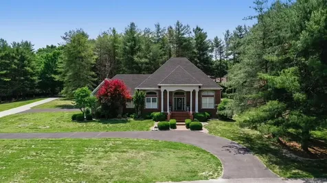 11 Whispering Pine Lane Scottsville KY 42164