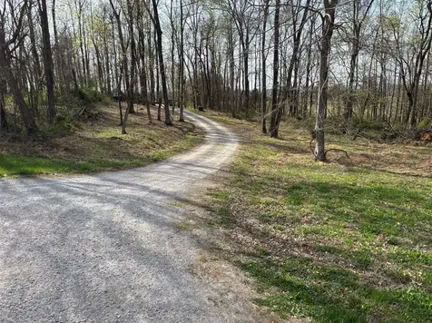 909 Angus Road Canmer KY 42722