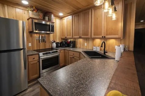 909 Angus Road Canmer KY 42722