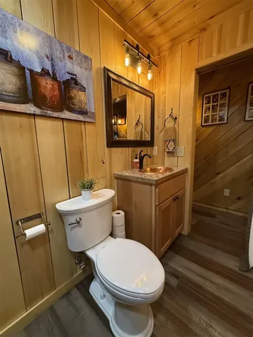 909 Angus Road Canmer KY 42722