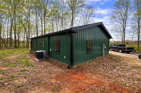 909 Angus Road Canmer KY 42722
