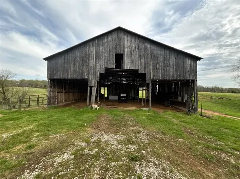 909 Angus Road Canmer KY 42722