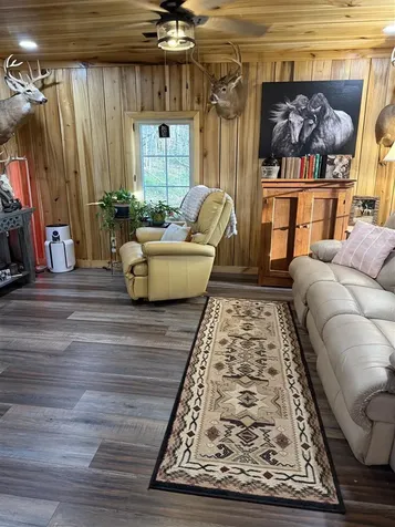 909 Angus Road Canmer KY 42722