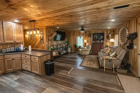 909 Angus Road Canmer KY 42722