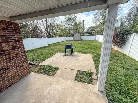 1635 Pleasant Way Bowling Green KY 42104