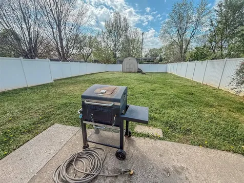 1635 Pleasant Way Bowling Green KY 42104