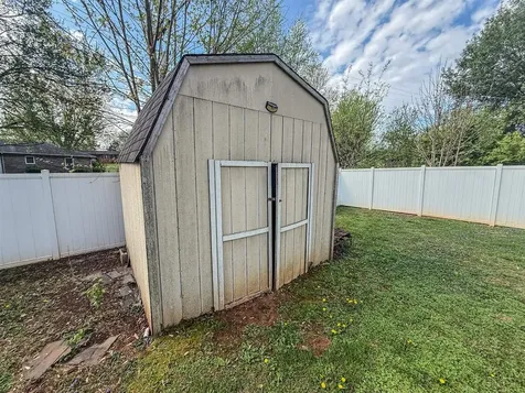 1635 Pleasant Way Bowling Green KY 42104