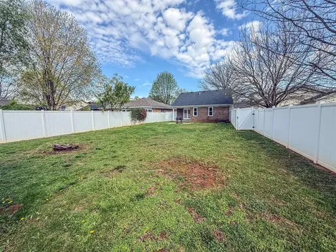 1635 Pleasant Way Bowling Green KY 42104