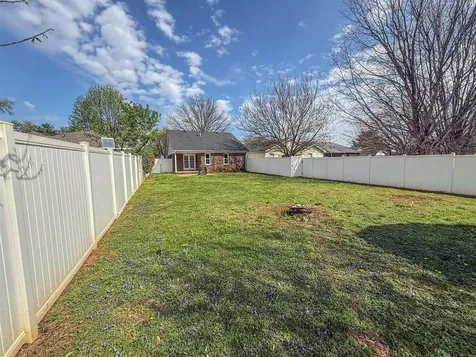 1635 Pleasant Way Bowling Green KY 42104