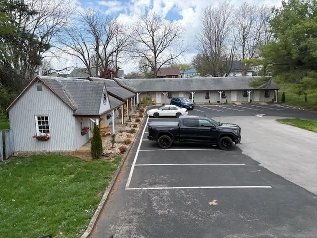 313 N Dixie Highway Cave City KY 42127