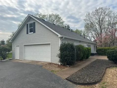 163 Shaker Mill Bend Road Bowling Green KY 42103