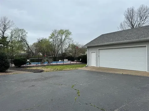 163 Shaker Mill Bend Road Bowling Green KY 42103