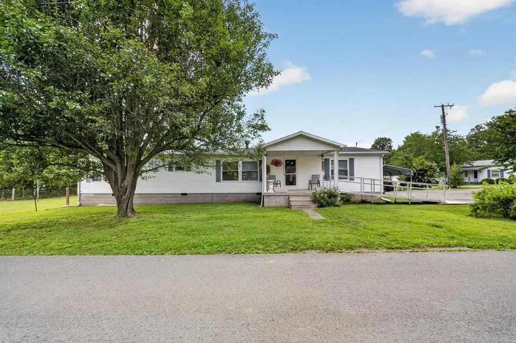 320 S 1st Street #I Island KY 42350