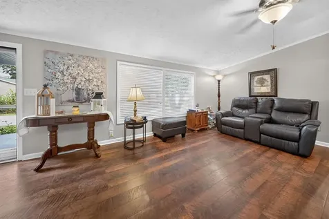 320 S 1st Street #I Island KY 42350