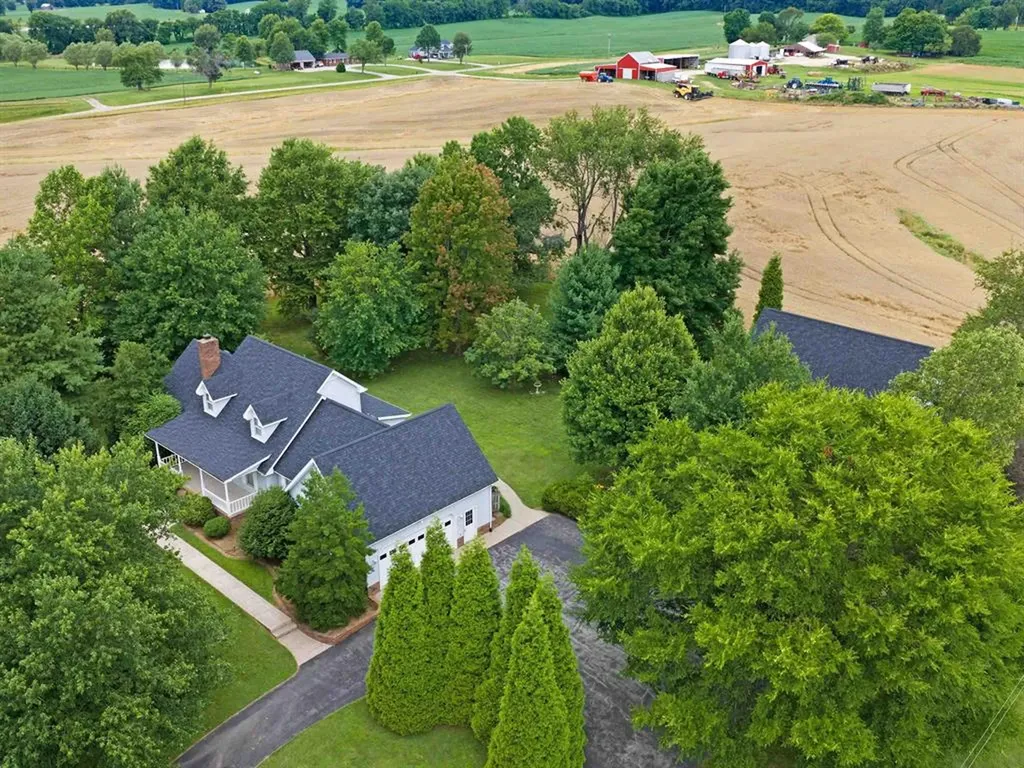 3703 Bratcher Hill Road (Daviess County) Philpot KY 42366