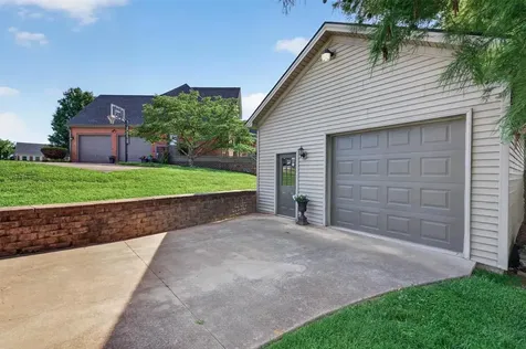 3473 London Pike Philpot KY 42366