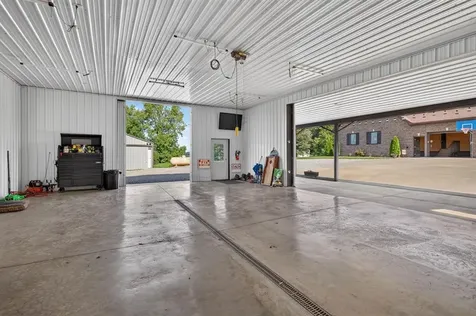 10835 Jackson Road North Utica KY 42376