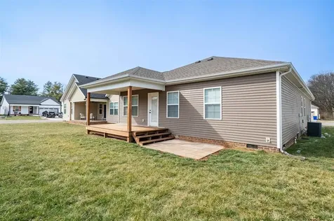 1968 Spring Lakes Circle Bowling Green KY 42104