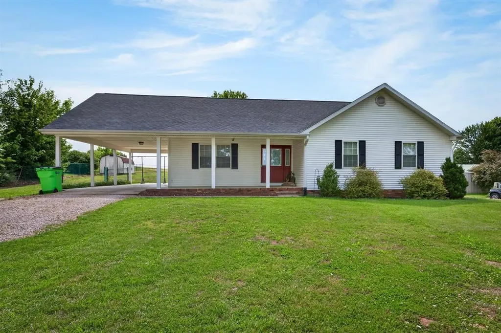 9846 Highway 764 Whitesville KY 42378