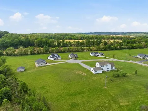 35 Paxton Circle Hartford KY 42347