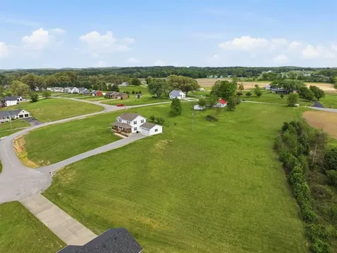 35 Paxton Circle Hartford KY 42347