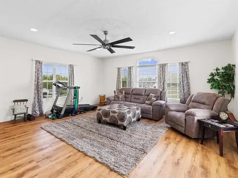35 Paxton Circle Hartford KY 42347