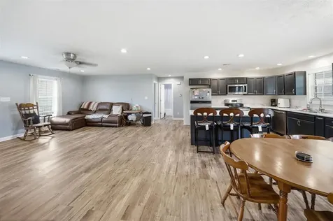 201 Oost Road Utica KY 42376