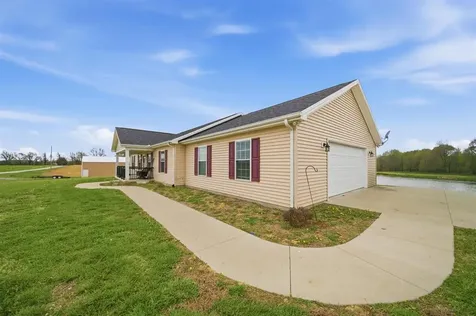 201 Oost Road Utica KY 42376