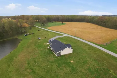 201 Oost Road Utica KY 42376