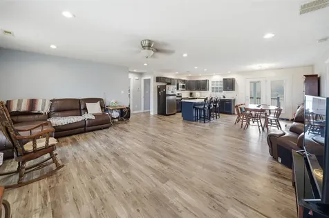 201 Oost Road Utica KY 42376