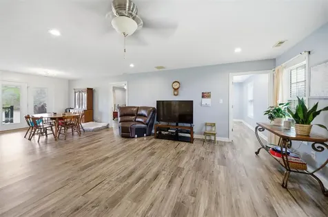201 Oost Road Utica KY 42376