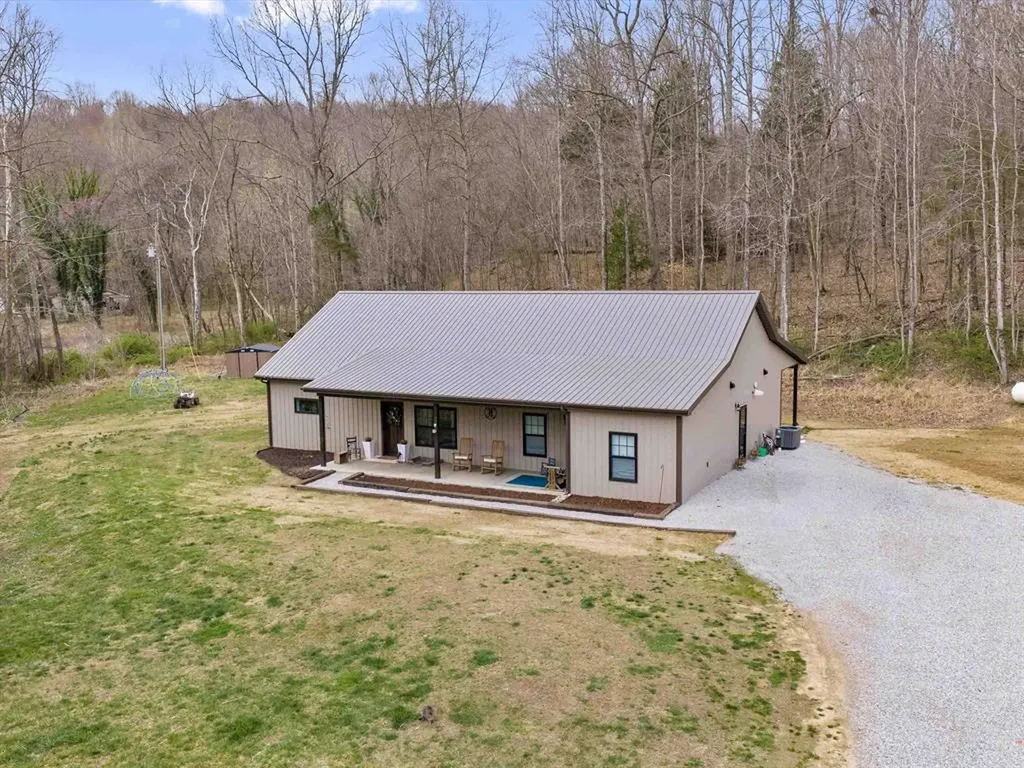 290 Railroad Bed Road Fordsville KY 42343