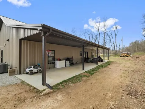 290 Railroad Bed Road Fordsville KY 42343