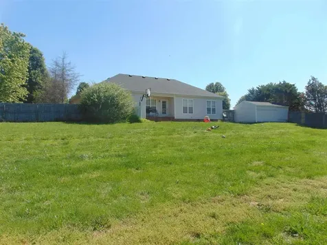 109 Shadowood Trl, Hopkinsville KY 42240