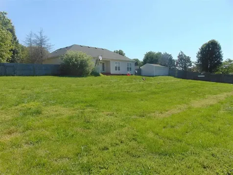 109 Shadowood Trl, Hopkinsville KY 42240
