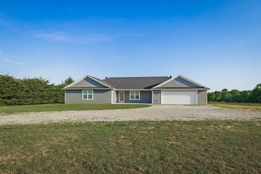 6460 Stevens School Road Whitesville KY 42378
