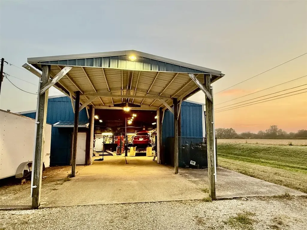 114 Old Glenville Loop Calhoun KY 42327