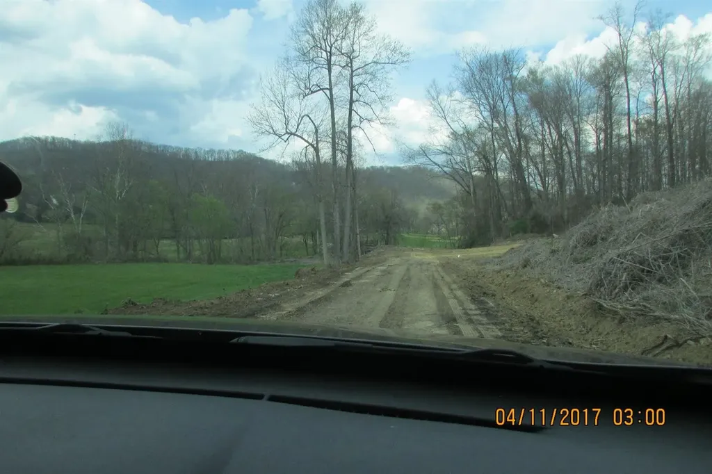 100 Old Stinking Creek Road Flat Lick KY 40906